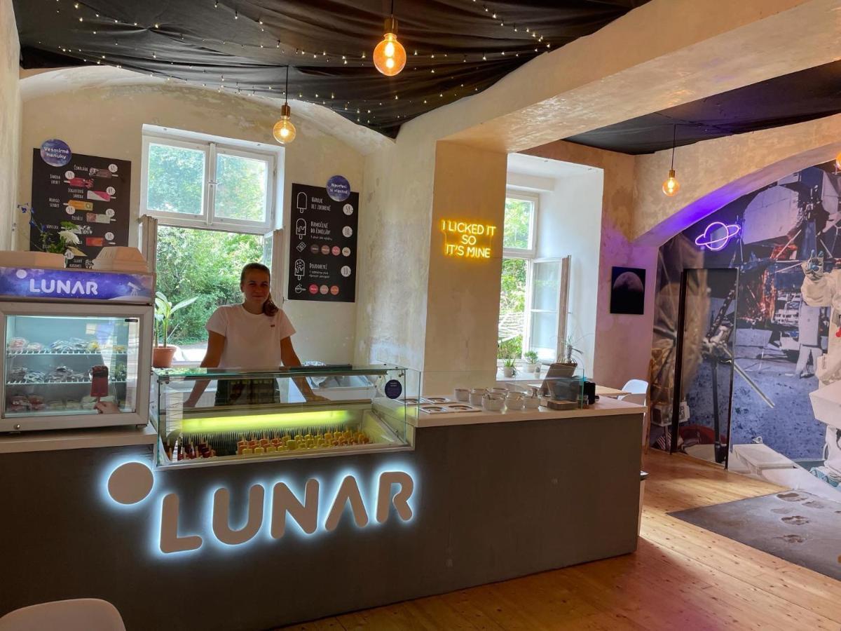 Charles Square Hostel Prága Kültér fotó