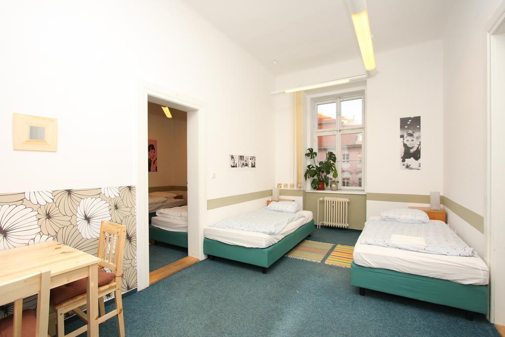 Charles Square Hostel Prága Kültér fotó