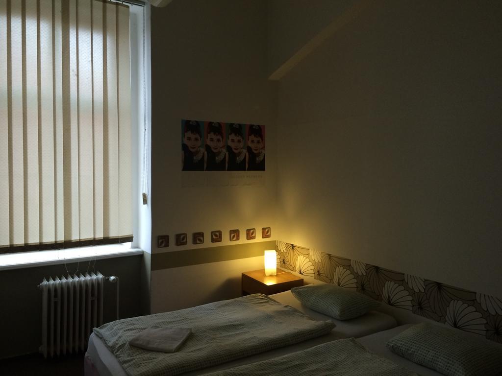 Charles Square Hostel Prága Kültér fotó