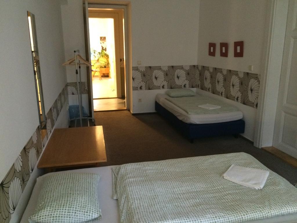Charles Square Hostel Prága Kültér fotó