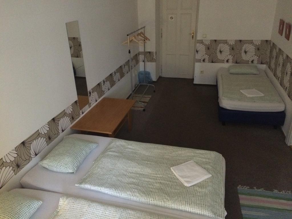 Charles Square Hostel Prága Kültér fotó