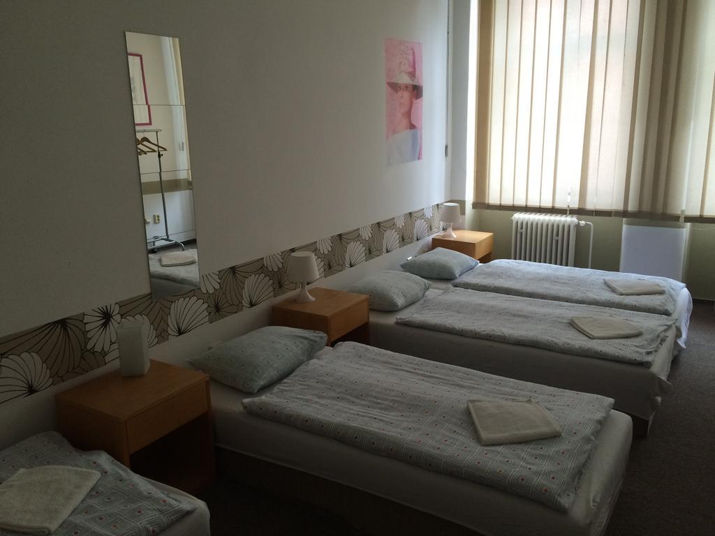 Charles Square Hostel Prága Kültér fotó