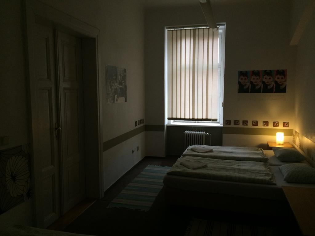 Charles Square Hostel Prága Kültér fotó