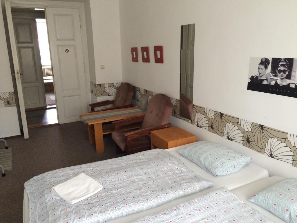 Charles Square Hostel Prága Kültér fotó