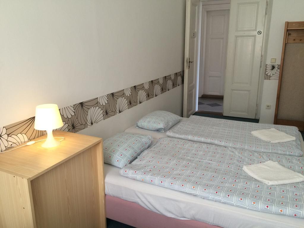 Charles Square Hostel Prága Kültér fotó