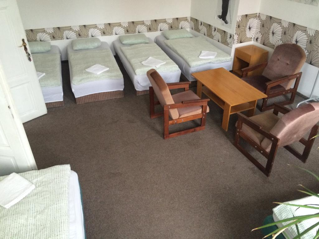 Charles Square Hostel Prága Szoba fotó
