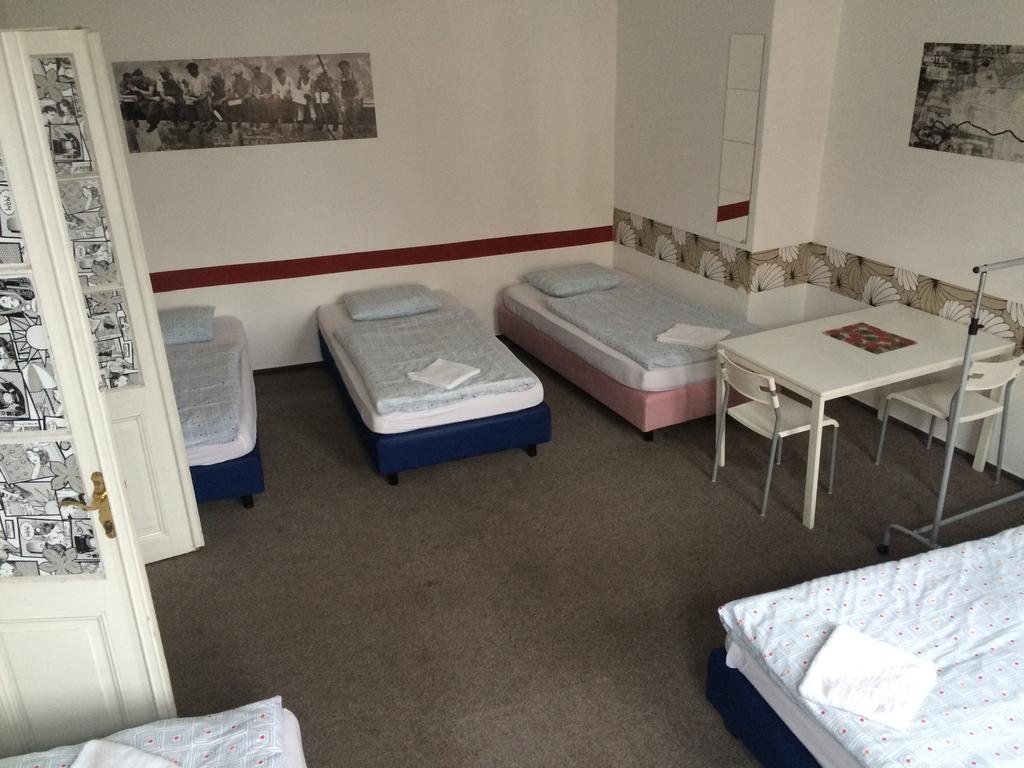 Charles Square Hostel Prága Szoba fotó