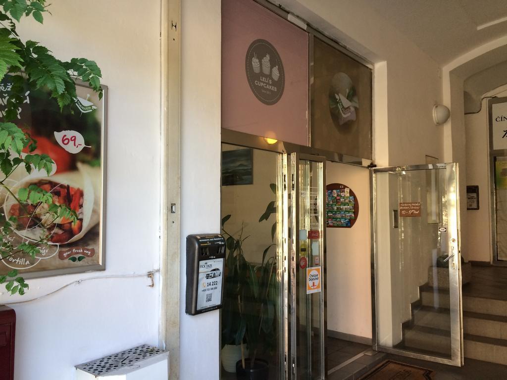 Charles Square Hostel Prága Kültér fotó
