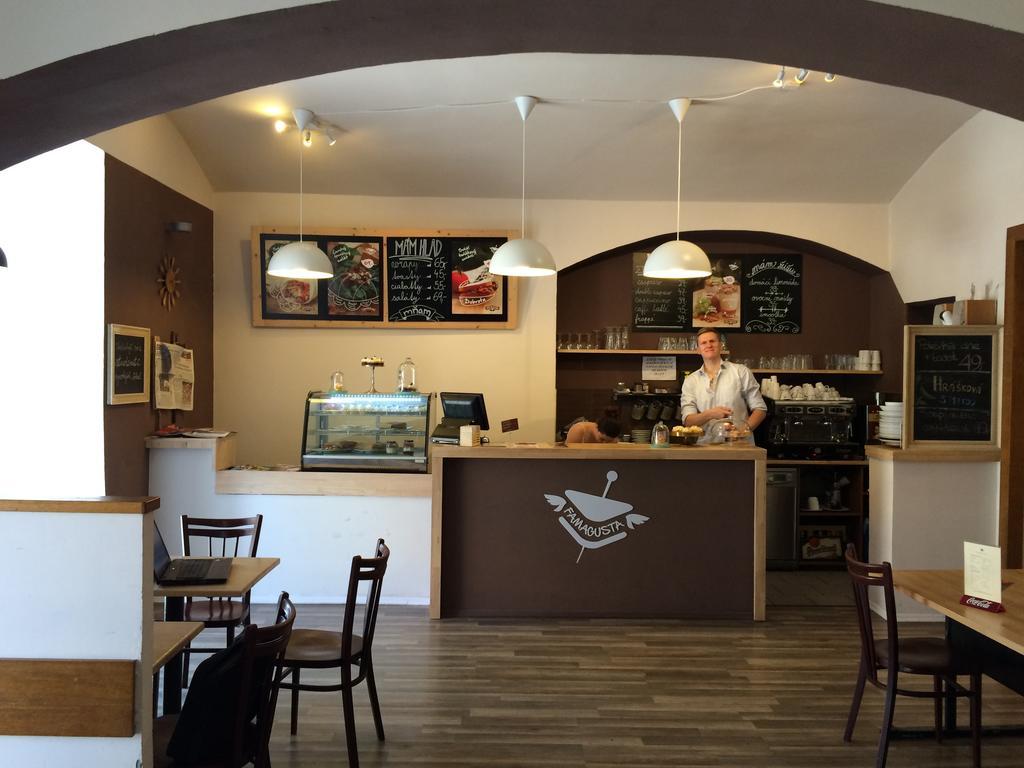 Charles Square Hostel Prága Kültér fotó