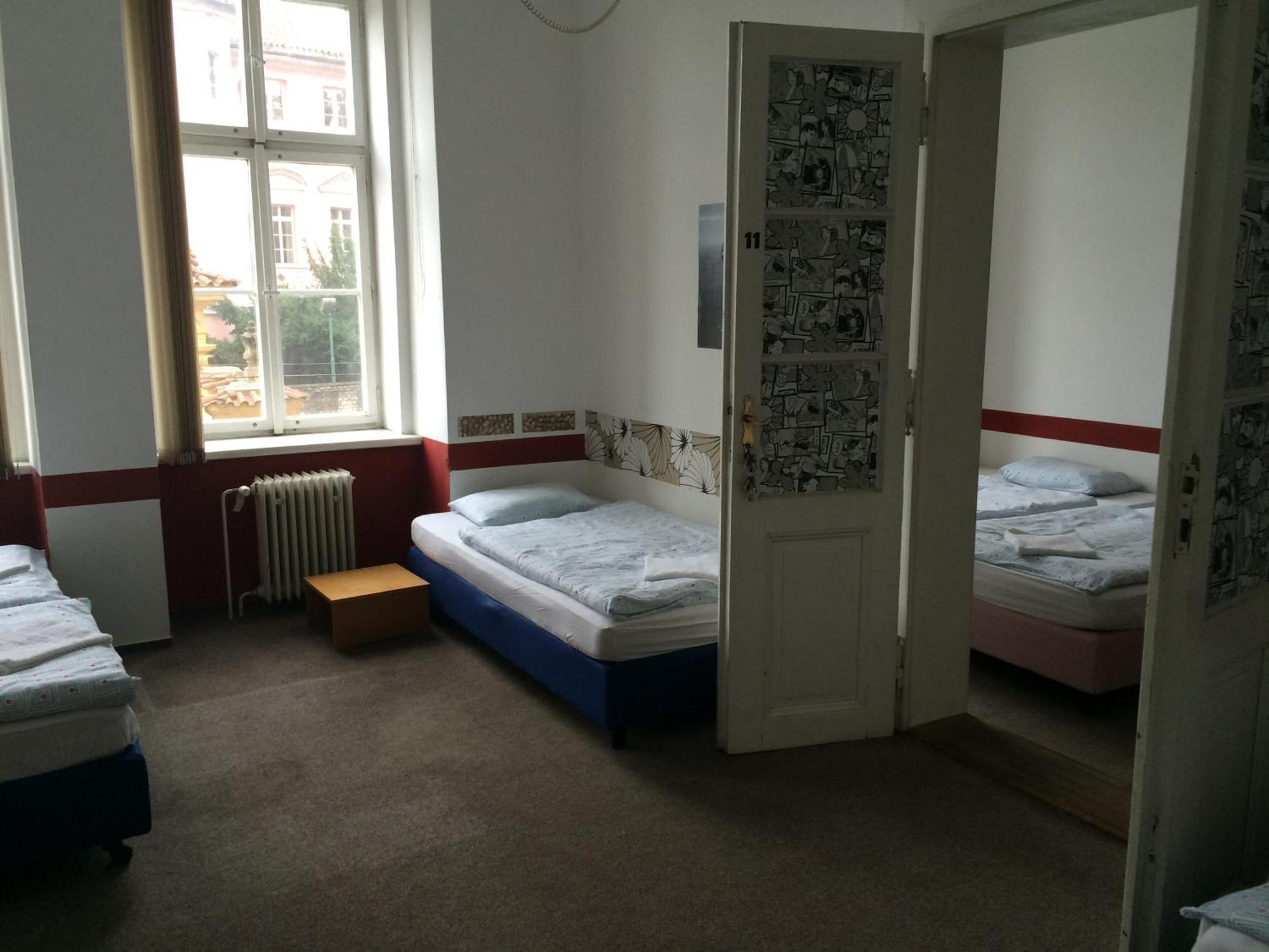 Charles Square Hostel Prága Szoba fotó
