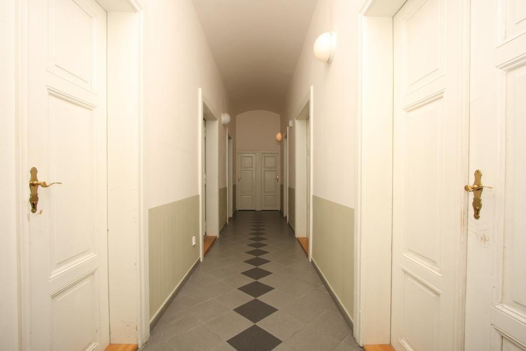 Charles Square Hostel Prága Kültér fotó